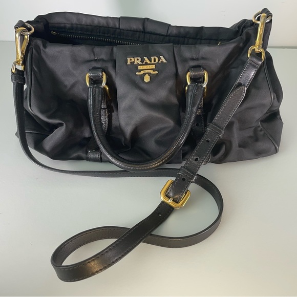 Prada Nylon and leather bag with gold hardware and removable strap - Picture 9 of 14